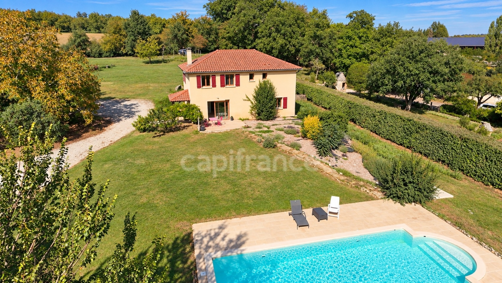 Maison familiale de 140 m² avec piscine sur plus de 4 000 m² – Saint-Aubin-de-Nabirat