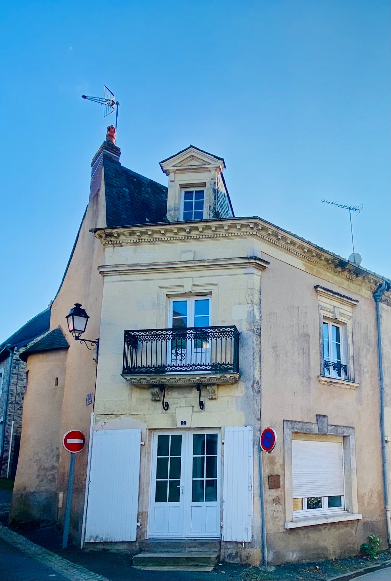 À Vendre : Maison de ville 3 chambres avec dépendance Mayenne 53200