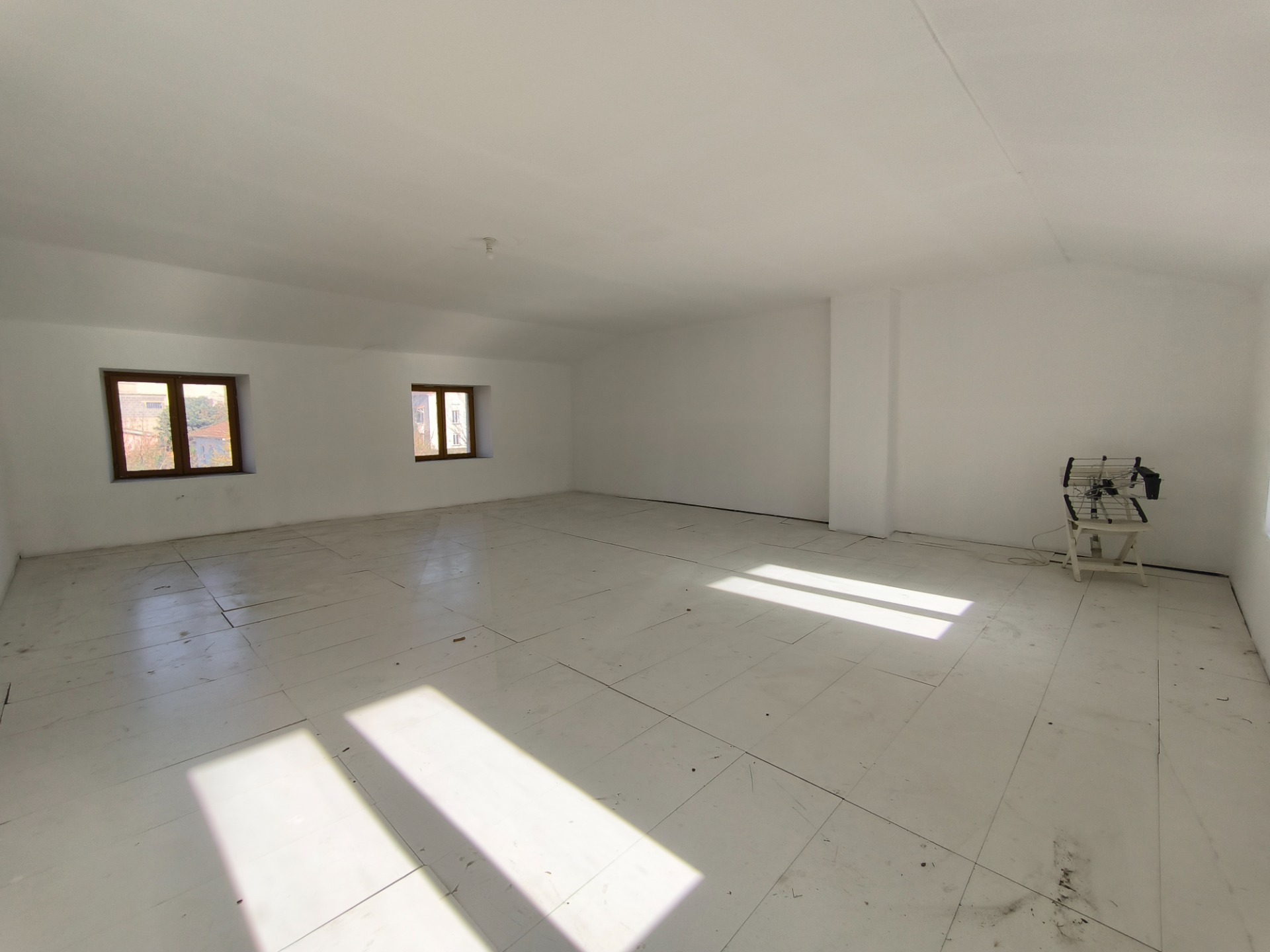 Maison 192m²-Terrain 158m²-4 chambres-Cave
