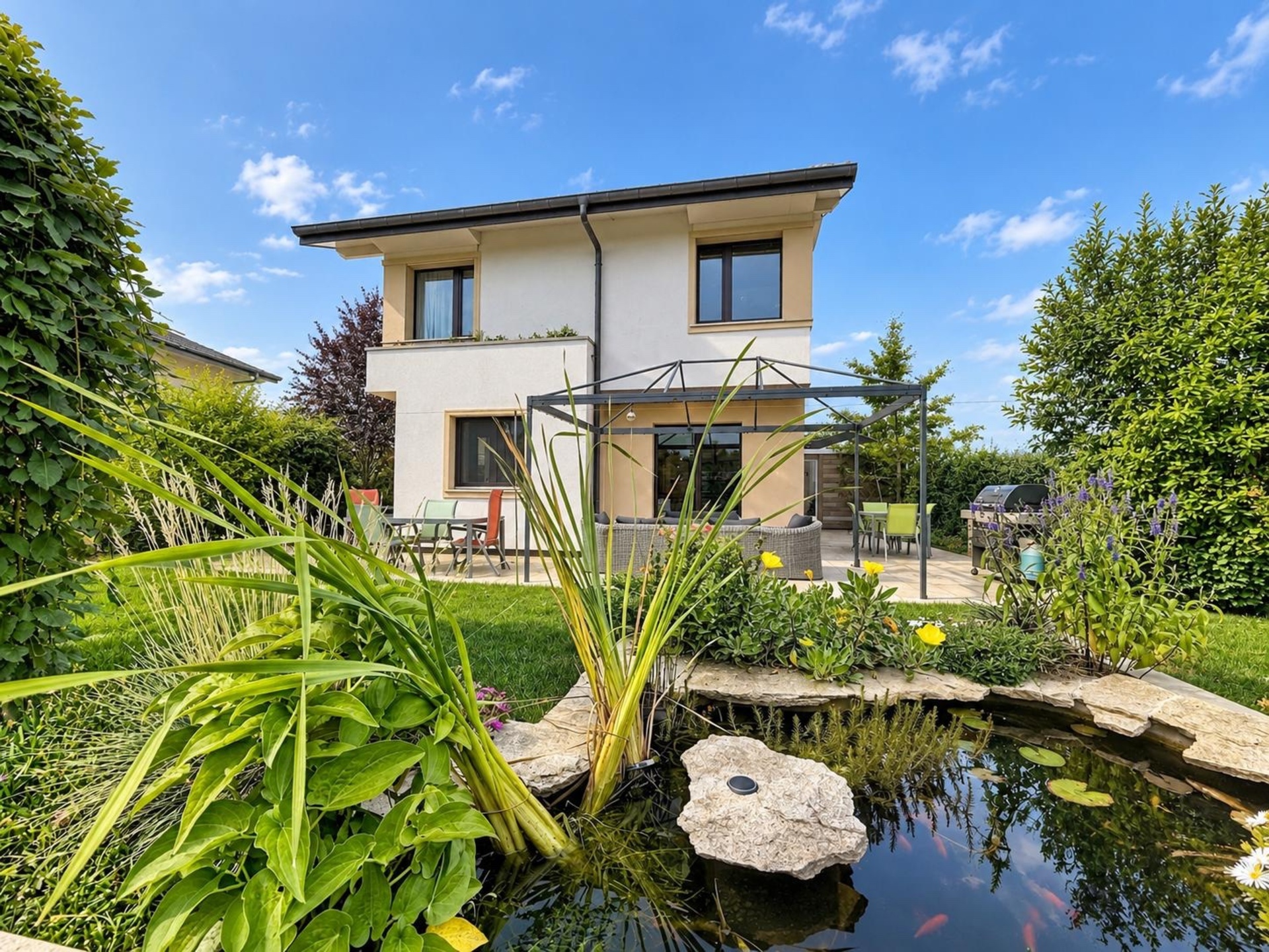 CHENS-SUR-LÉMAN – Maison 140 m² avec jardin arboré, garage et beaux volumes