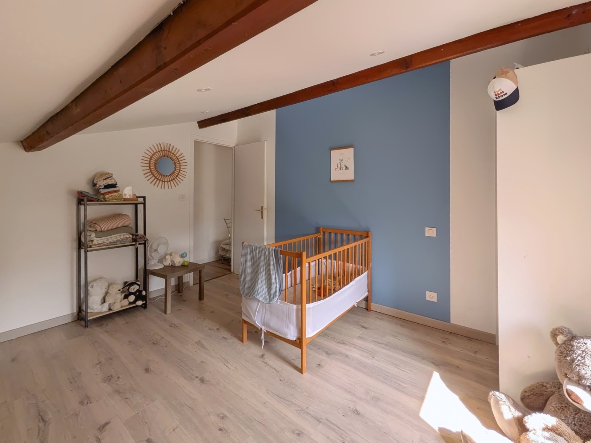MAISON EN PIERRE RÉNOVÉE – 157 M² – 3 CHAMBRES – TERRAIN DE PLUS DE 3 000 M² PISCINABLE – GRANGE ET DÉPENDANCES – PROCHE LA CRÈCHE / NIORT