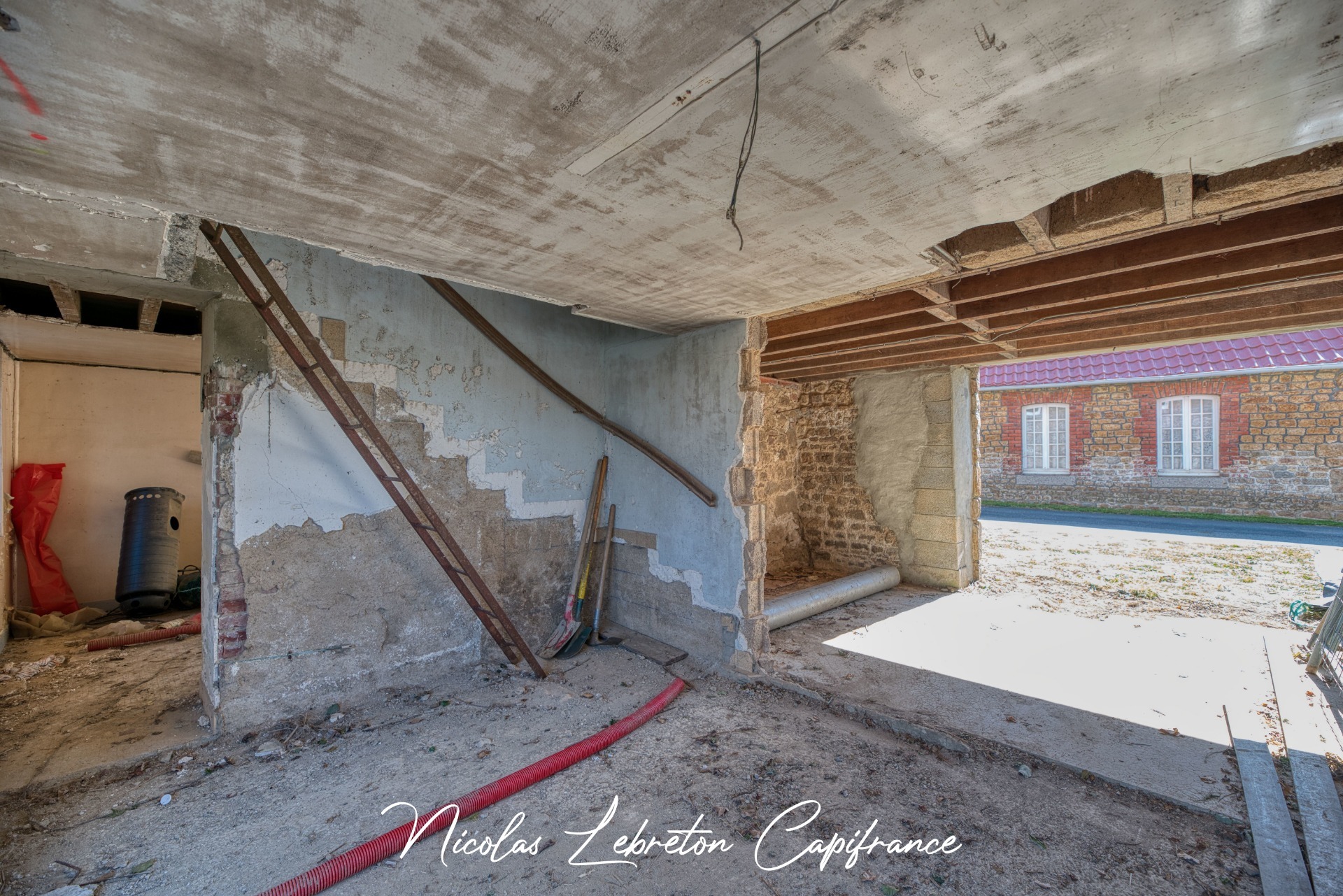 ATHIS-DE-L'ORNE – MAISON À RÉNOVER AVEC BEAU POTENTIEL