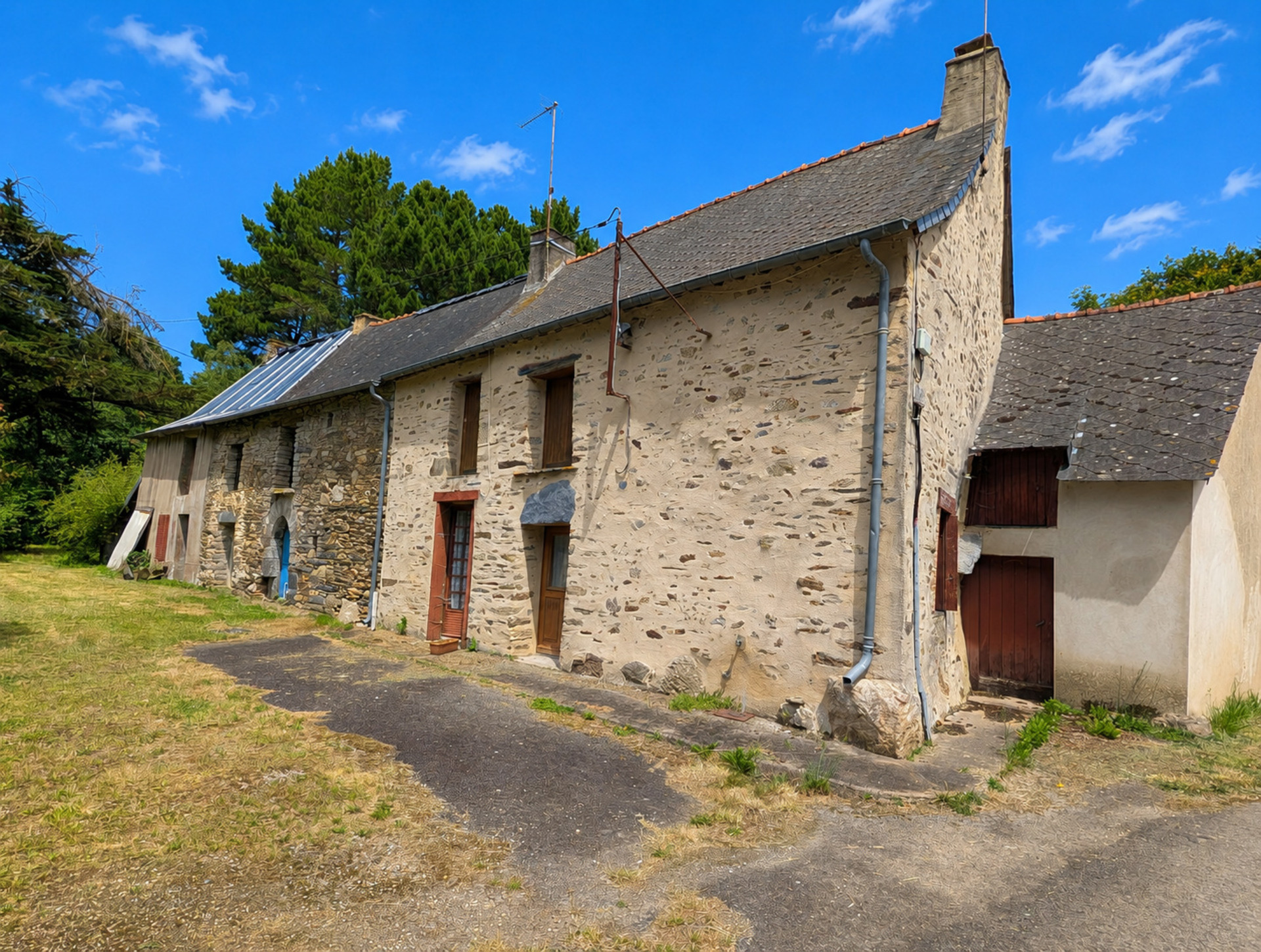 Ensemble maisons en pierre à rénover, calme, campagne - proximité CARENTOIR - LA GACILLY - GUER - REDON