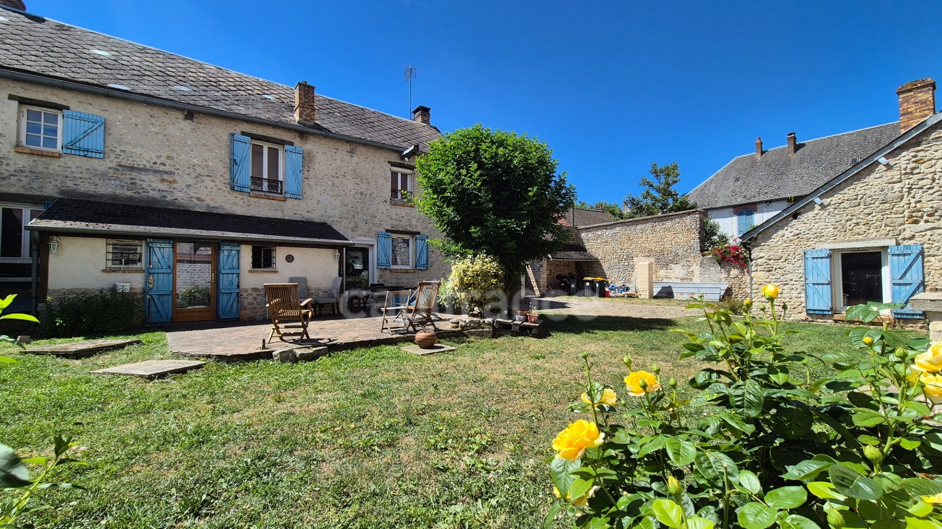 Maison à vendre 5 pièces (91)MONNERVILLE– Maison en pierre avec dépendances et cave