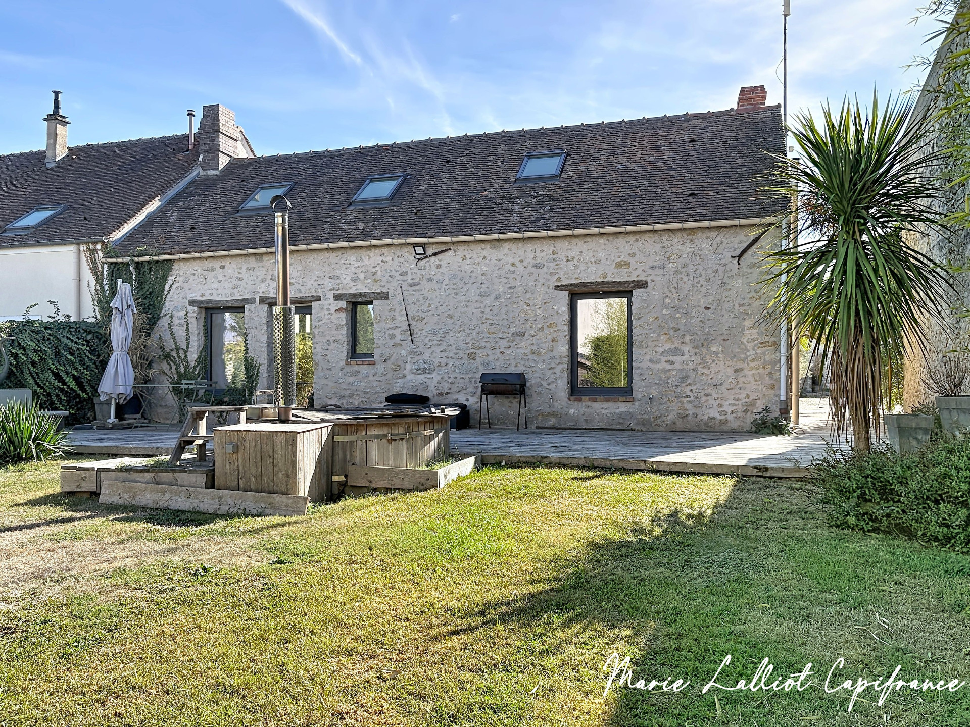 Dpt Seine et Marne (77), à vendre maison proche forêt, pierres et poutres, 5 chambres, RENDEMENT LOCATIF!