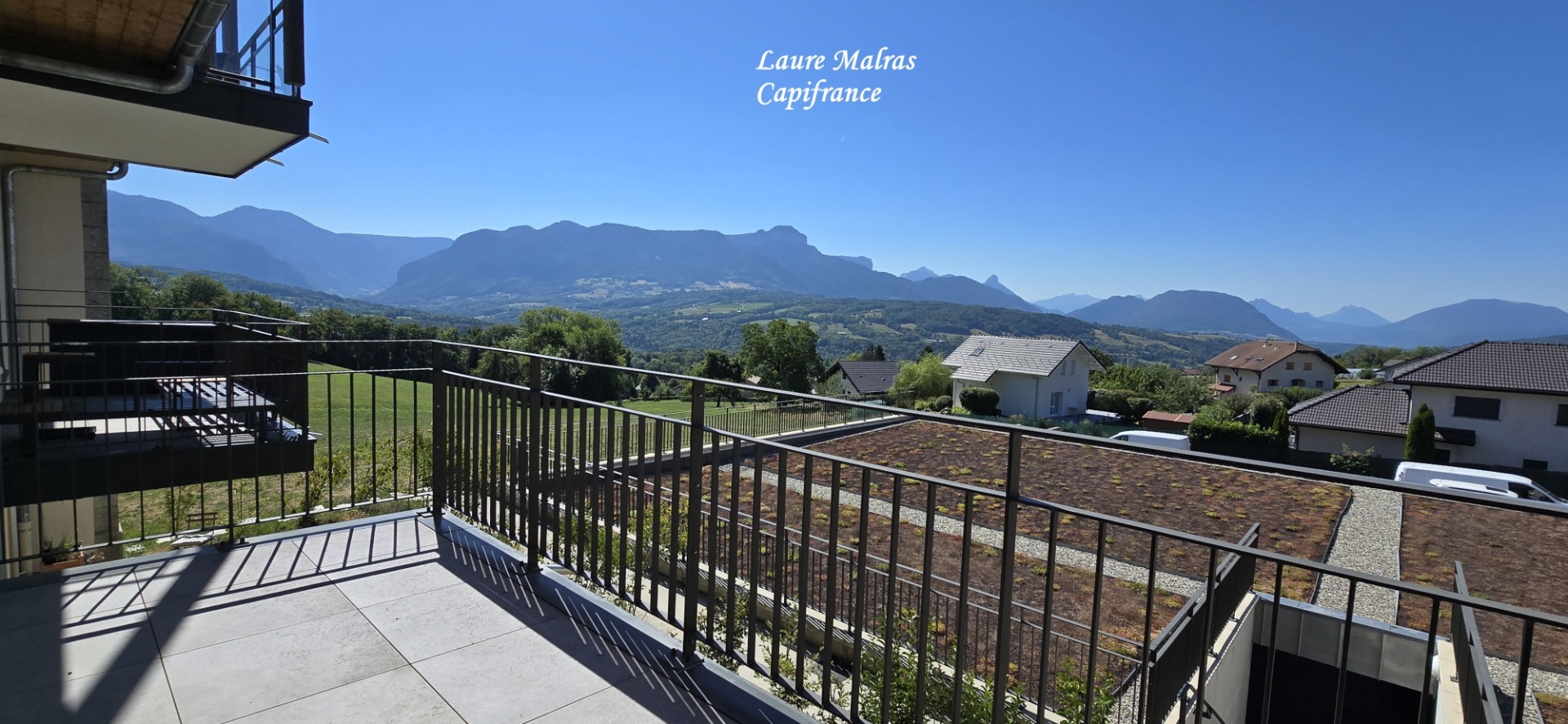 GROISY – A vendre beau T2 avec balcon, vue montagnes, cave, 2 stationnements privatifs