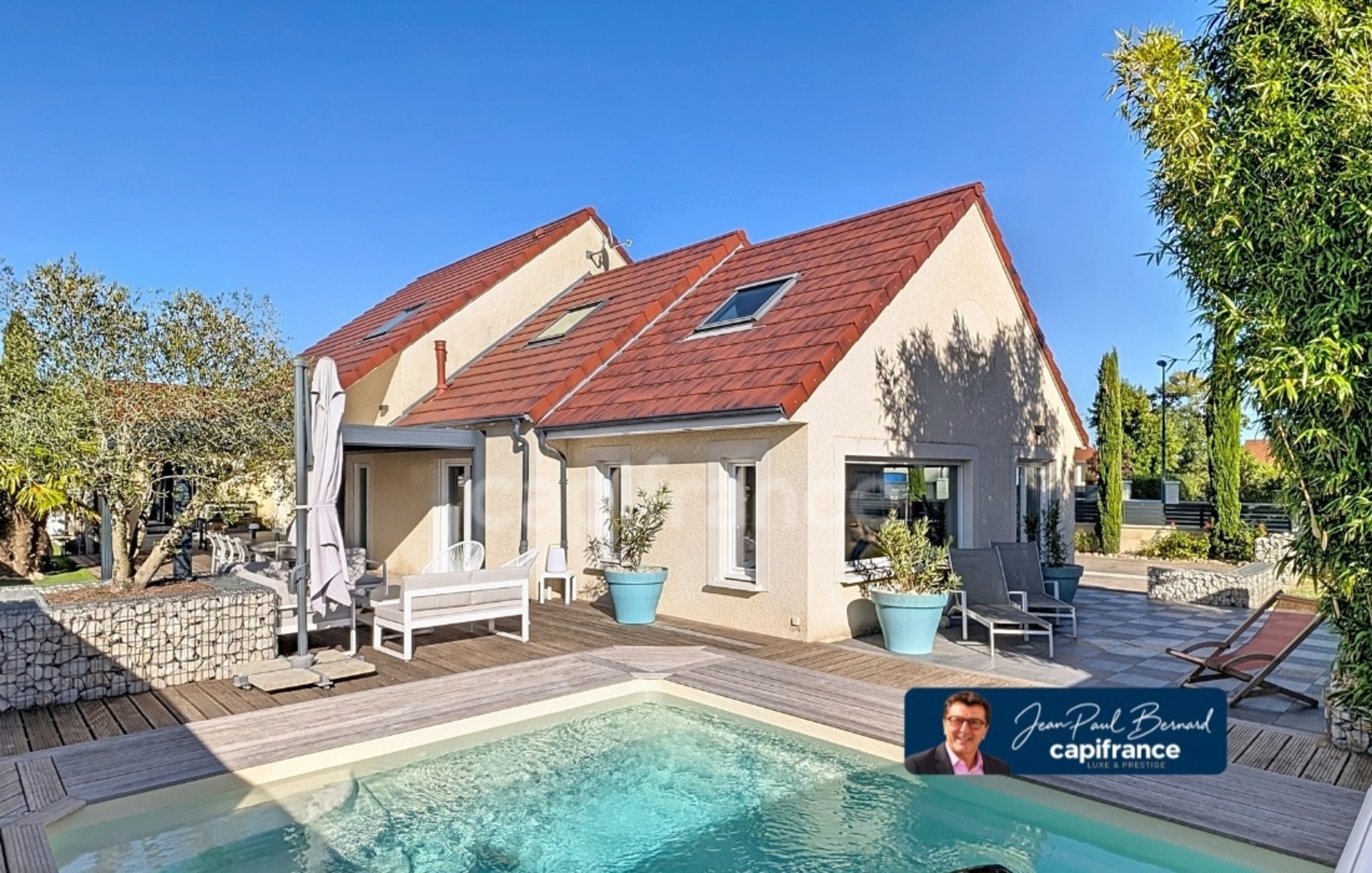 Châtenoy-En-Bresse (71) maison récente à vendre de 158 m² terrain de 1073 m² piscine chauffée Pergola bioclimatique et grand garage !