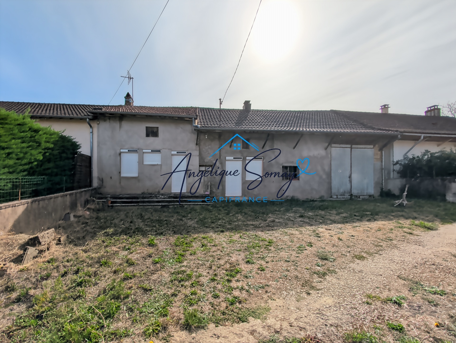 L’ABERGEMENT-DE-CUISERY – MAISON À RÉNOVER, GRANGE ET COMBLES SUR 1 646 m² DE TERRAIN