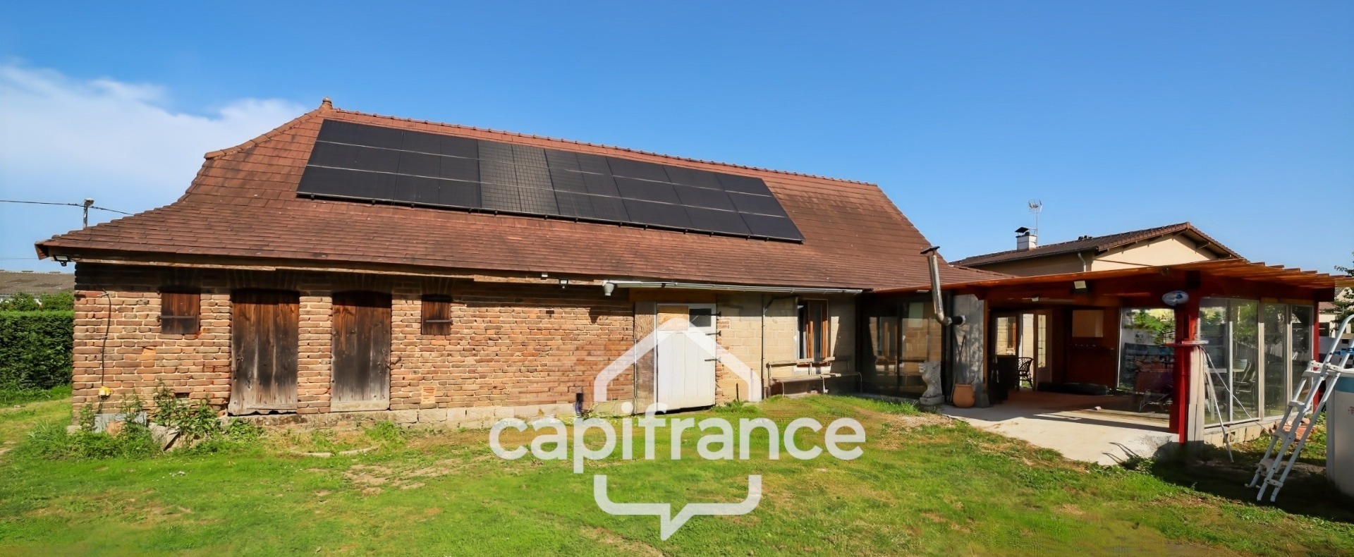 Ferme bressane 3 chambres avec dépendances, terrain et panneaux solaires – Sagy (71)