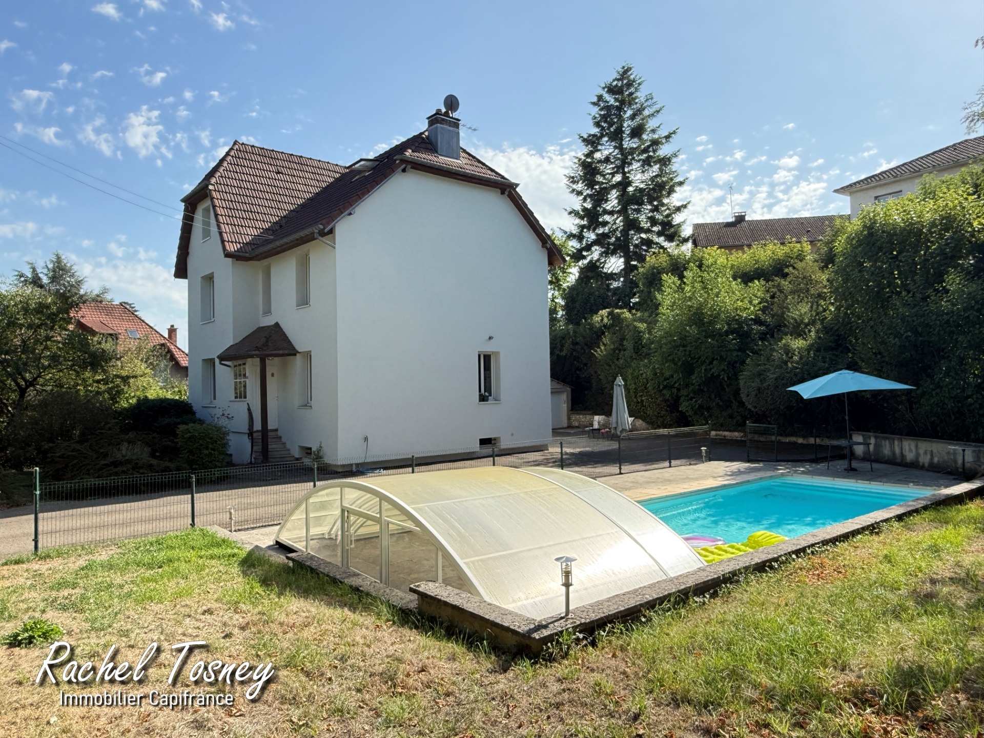 MAISON FAMILIALE T7 – 5 CHAMBRES, PISCINE ET GRANDS GARAGES – AU CALME, PROCHE A36