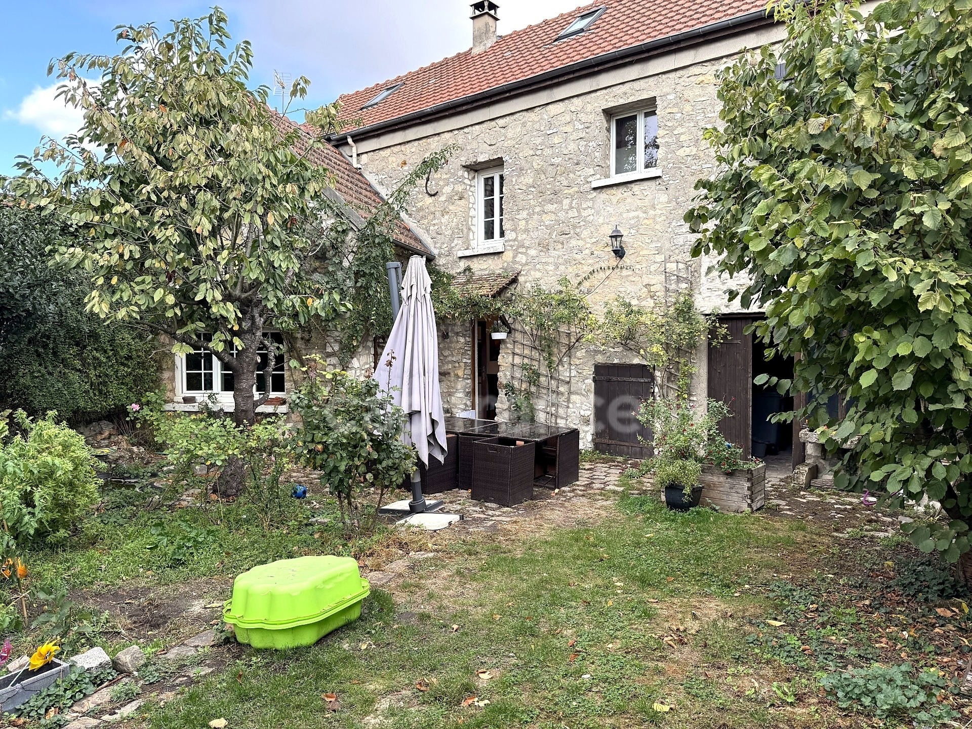 Le Mesnil-Aubry Centre - Maison en pierre de 130m² environ - Jardin sans vis-àvis et Garage
