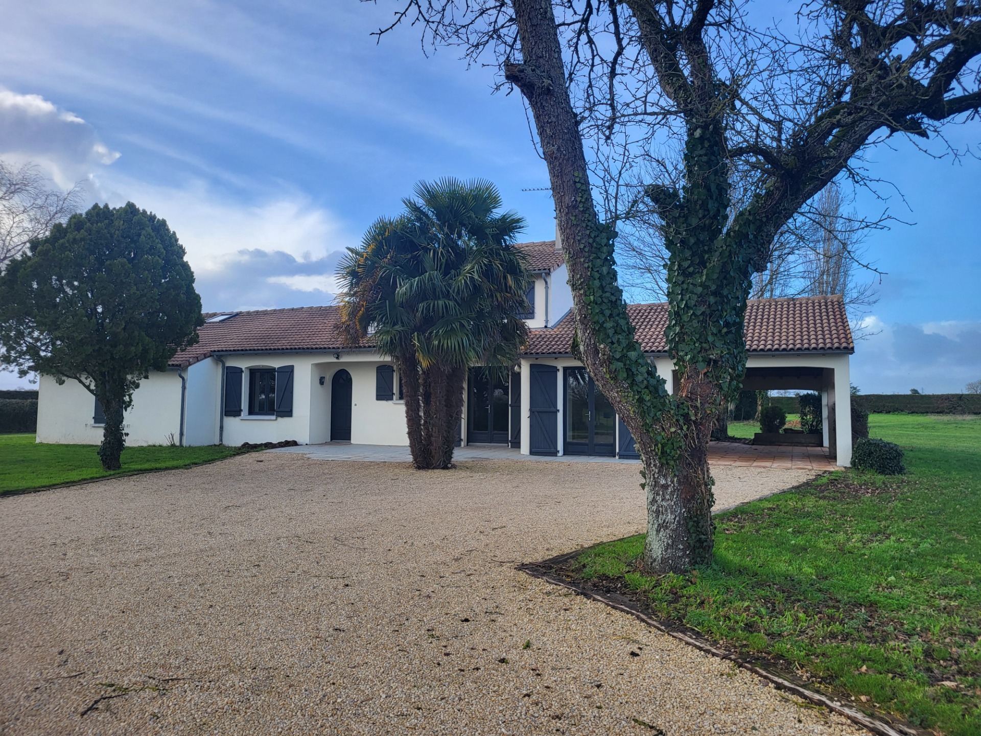 Maison à vendre 7 pièces proche de AIRVAULT (79) Terrain 7 446 m²