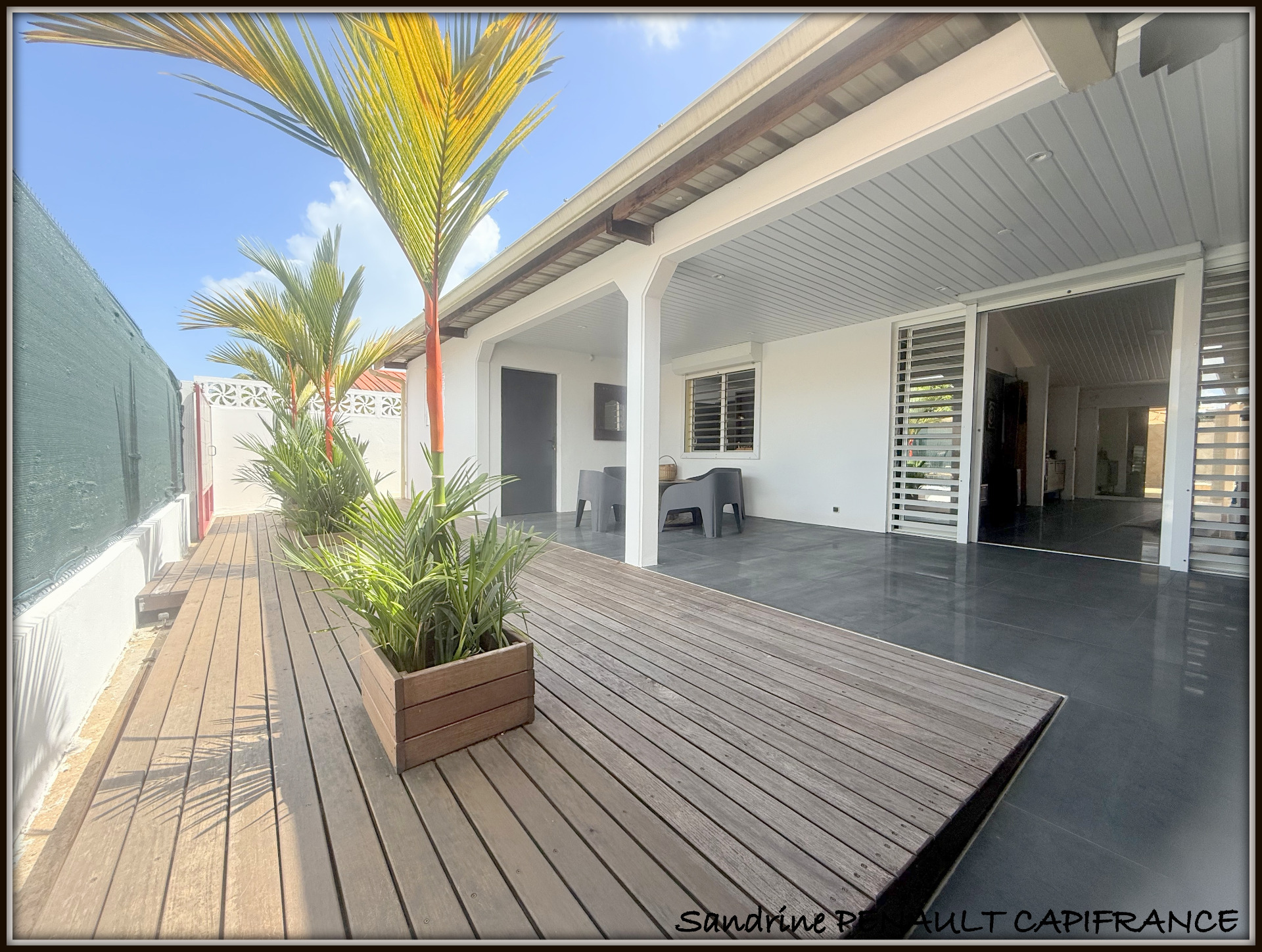 A VENDRE A KOUROU (GUYANE FRANCAISE) UNE MAGNIFIQUE MAISON INDIVIDUELLE T4 de 154 m² - TERRAIN DE 425 m² - AU PRIX DE 384000 €