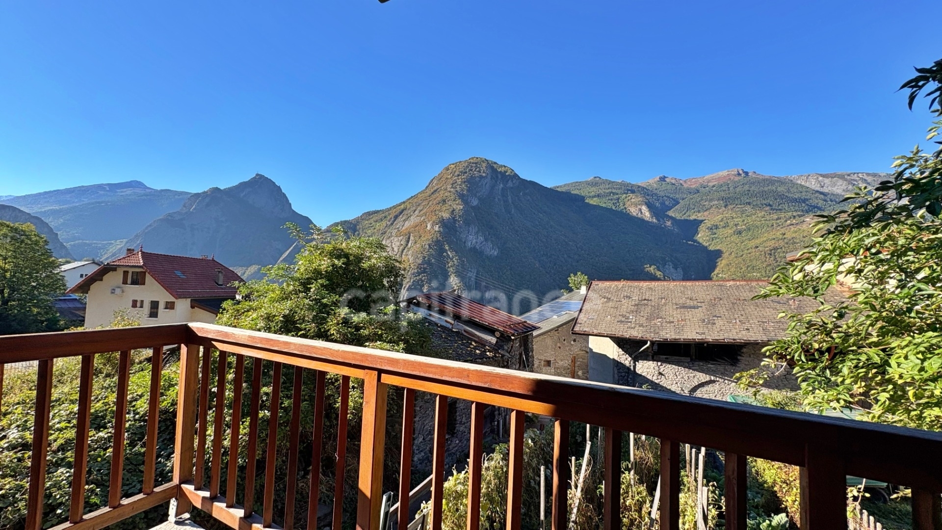 Maison à vendre 5 pièces en Savoie (73), parking, locations