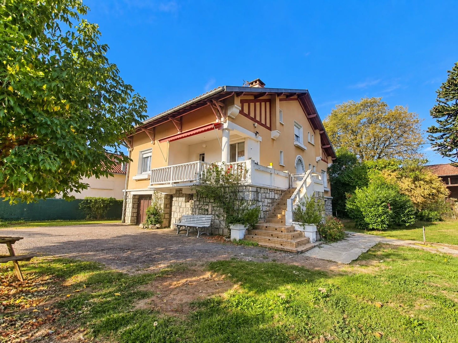 Maison de 300m2 avec garage Lannemezan
