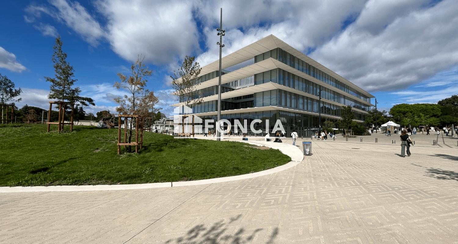A VENDRE GARAGE HOPITAUX FACULTES EN FACE DE LA FACULTE