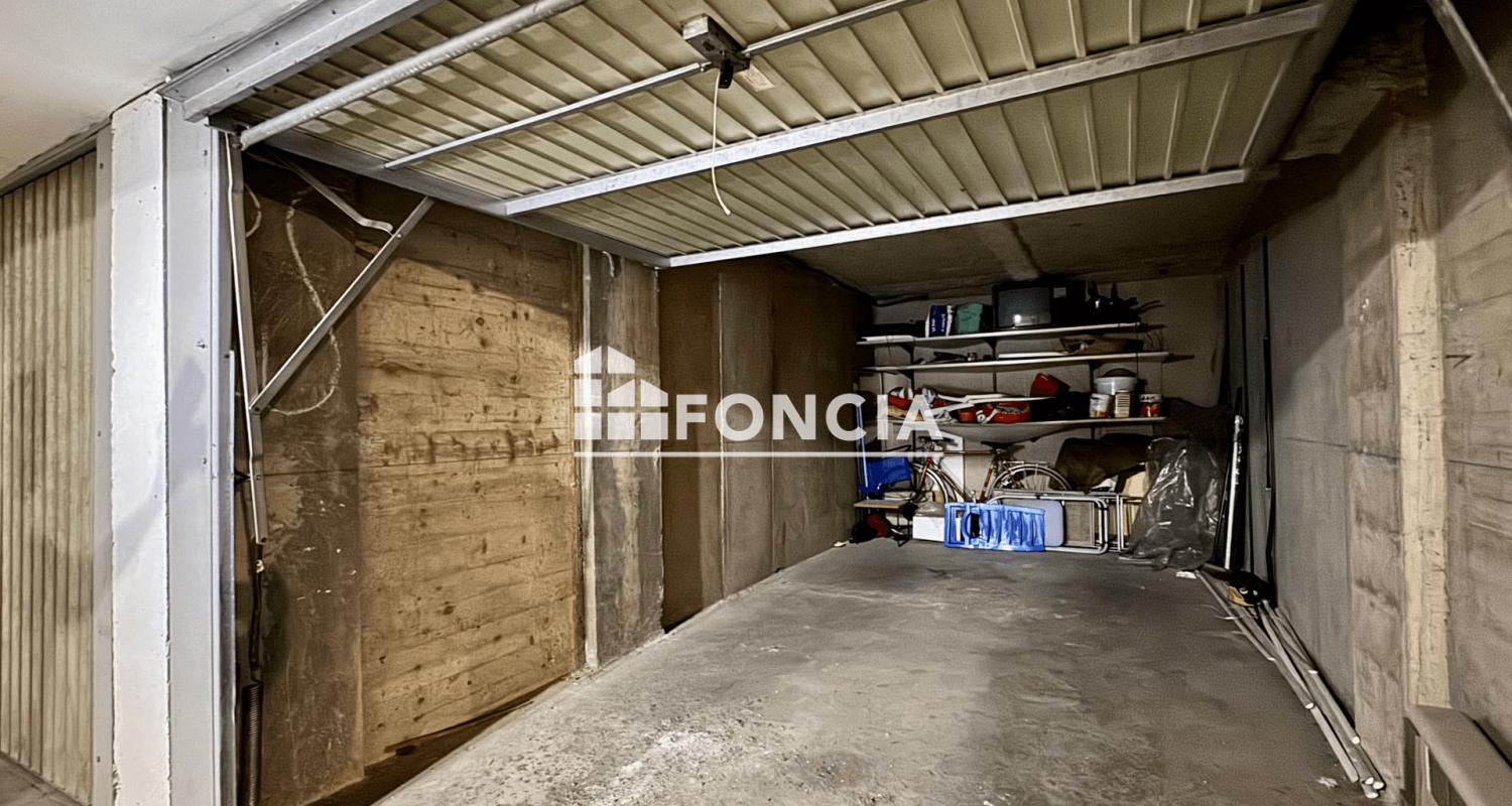 FALAISES - GARAGE DANS RESIDENCE SECURISEE