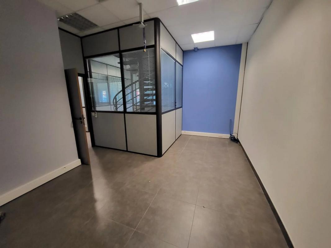 Bureaux; grands espaces de 515 m² Voiron