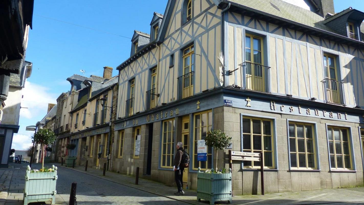 Restaurant  - Emplacement n°1 dans immeuble classé