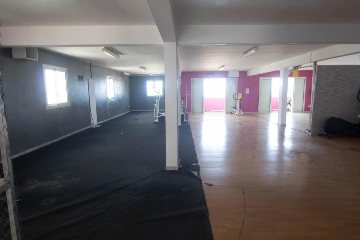 Local Commercial 150m2 Zac Cafrine St Pierre