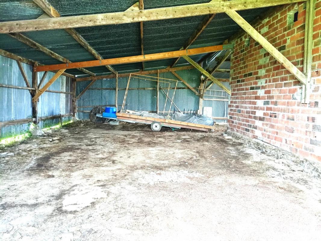 BATIMENTS - ENTREPOTS A VENDRE LOIREAUXENCE
