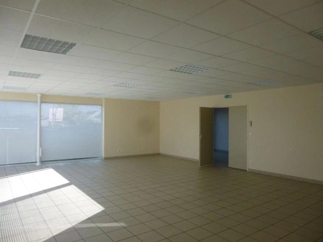 À Vendre – Local Professionel de 500 m² à Château-Renault (37)