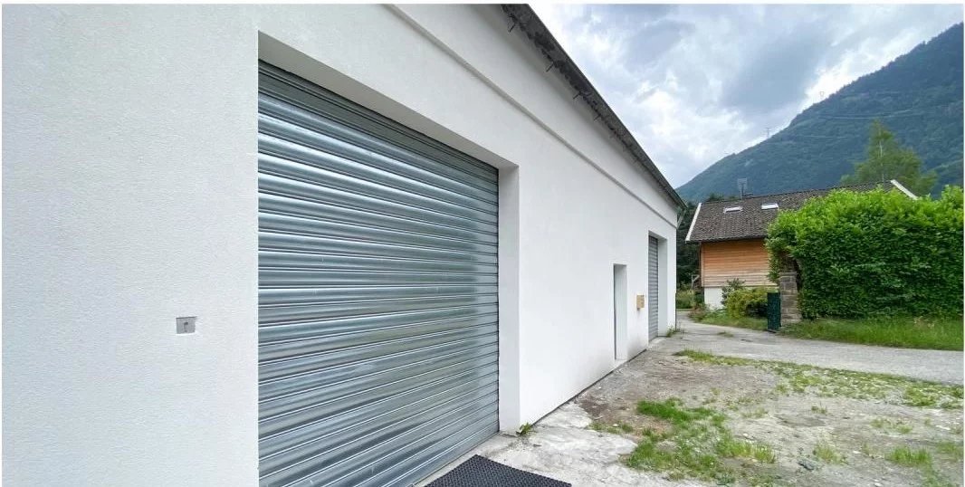 Hangar professionnel avec coin  bureau de 100m2