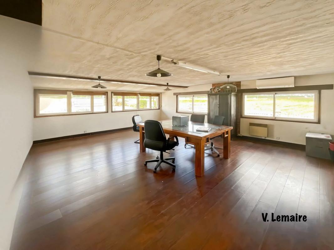 Local artisanal avec bureaux et ateliers - Fontenay Trésigny