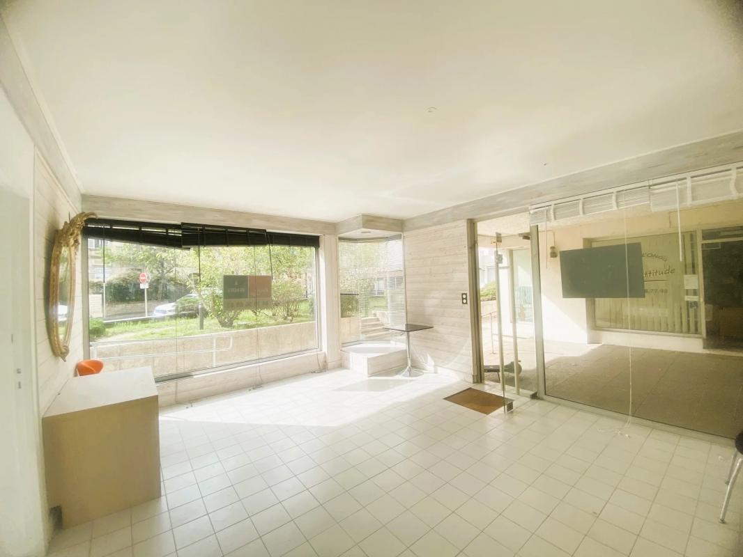 03200 VICHY - LOCAL COMMERCIAL-2 PIECES  COEUR DE VILLE-