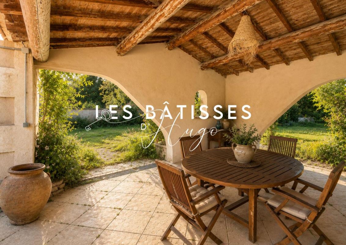 Maison de plain-pied avec dépendance et piscine à Maussane-les-Alpilles