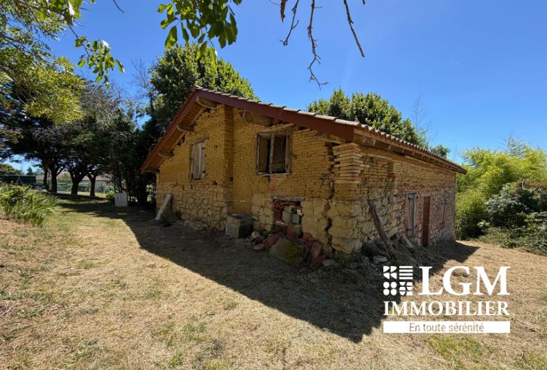 L'Honor-de-Cos - batisse avec fort potentiel sur terrain de 9 674 m²