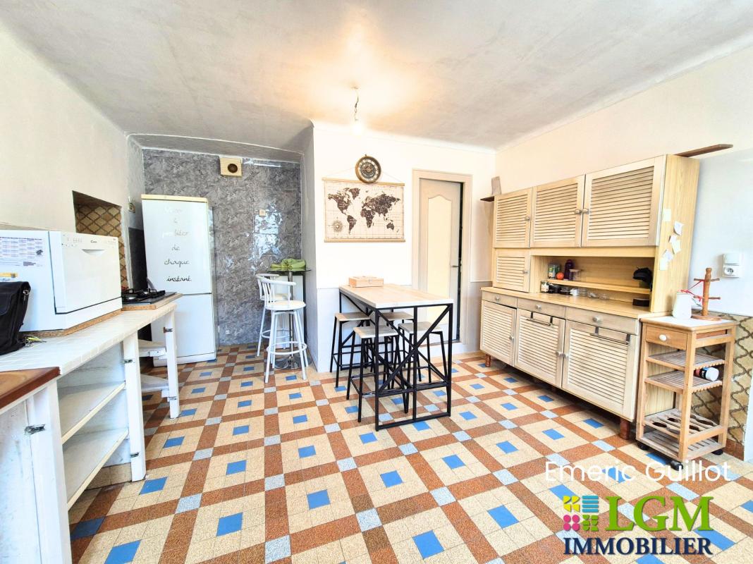 À vendre - Maison à finir de rénover - Grand Terrain - Grand Garage - 5 chambres - Nombreuses dépendances à Champigny-en-Beauce (41330)