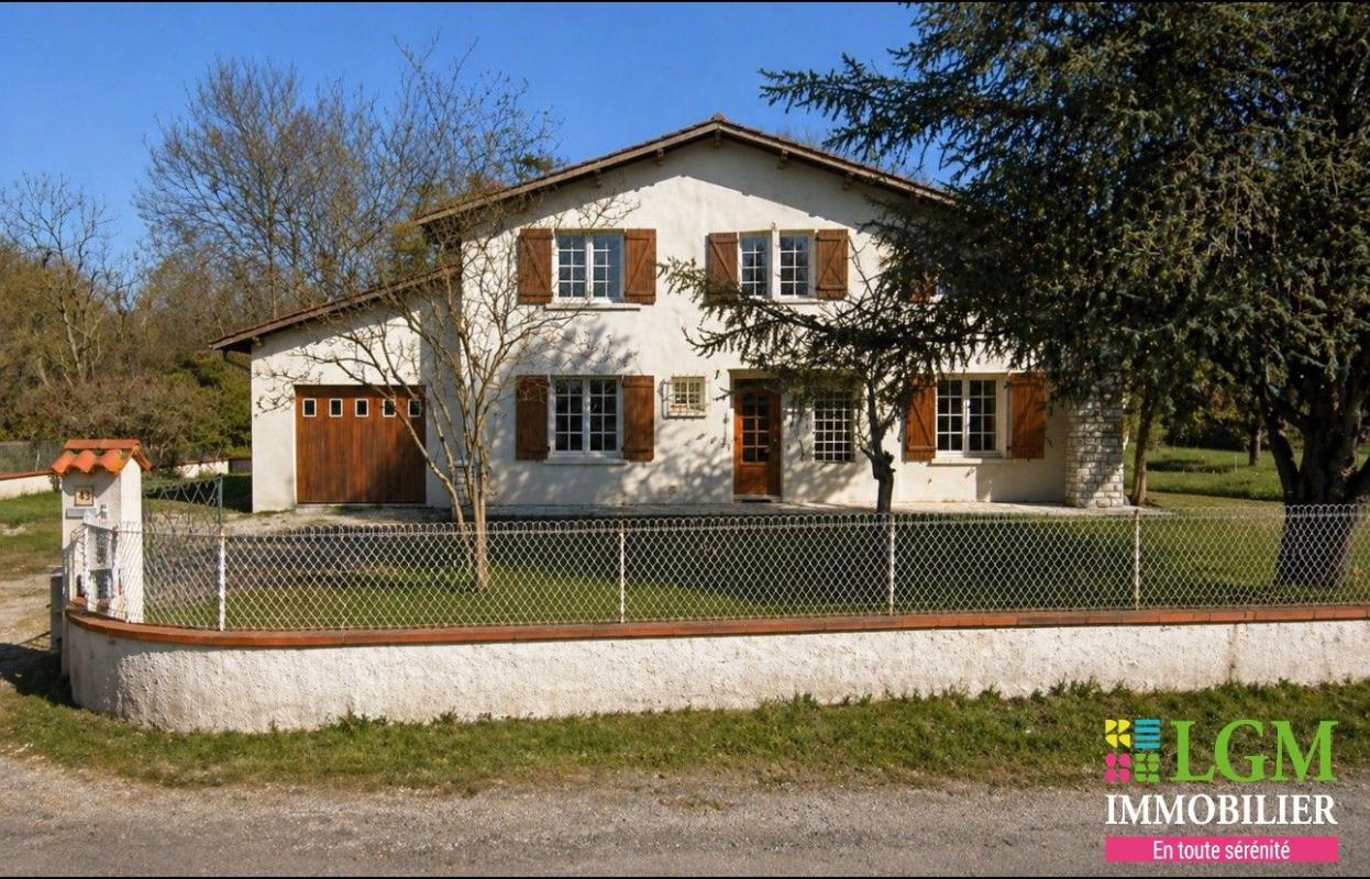Montans, maison de 175 m² avec garage et piscine