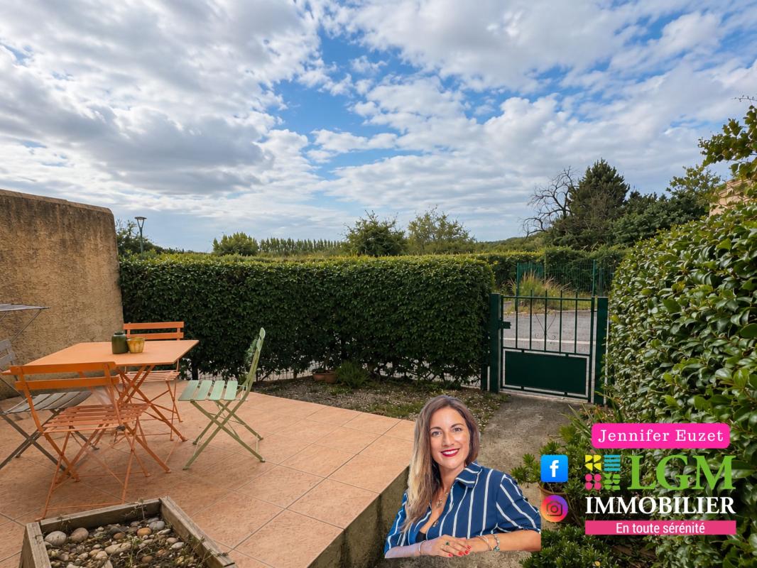 Vous rêvez d’une maison sans travaux, avec un extérieur agréable mais sans passer vos week-ends à entretenir un jardin ? Cette maison est faite pour vous ! à Générac (Gard)
