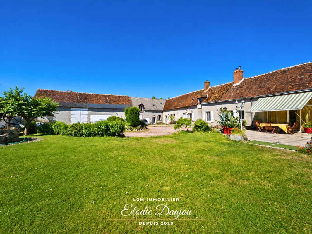 Grande propriété rénovée avec dépendances, grange et jardin à 15 min de Vendôme