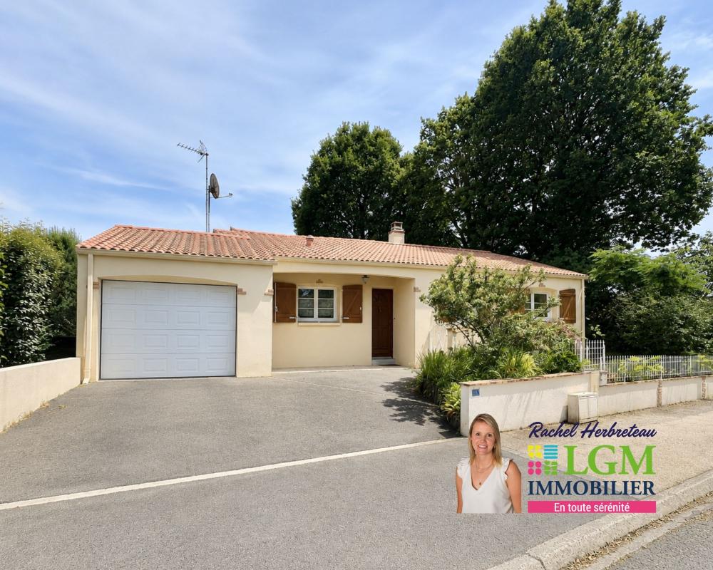 Maison À Vendre - Mouilleron le Captif- Maison familiale avec jardin arboré dans un lotissement calme