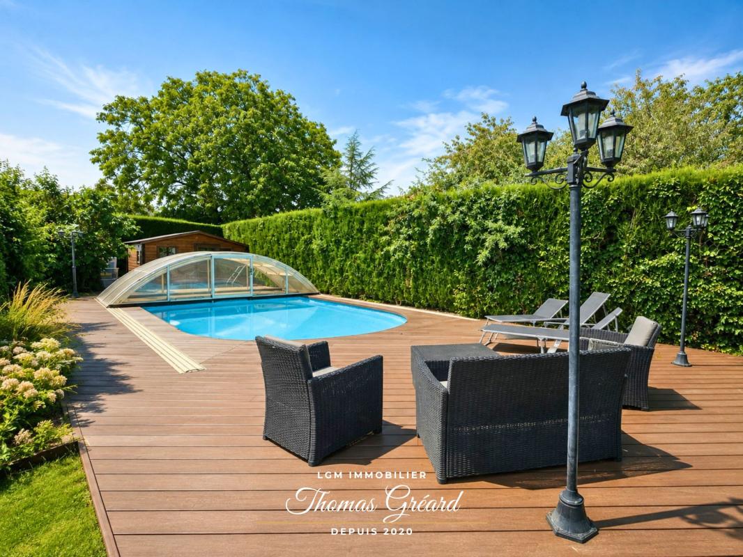 Maison en pierre avec 3 chambres, piscine et dépendances – 15 minutes de Châteaudun, 15 minutes de Patay et 22 minutes de la base de Bricy