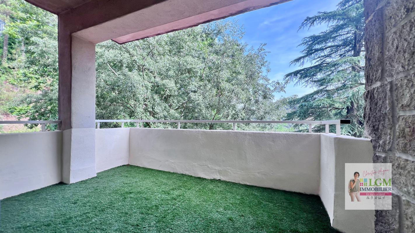 Appartement T3 rénové avec terrasse, piscine et parking – Corbes