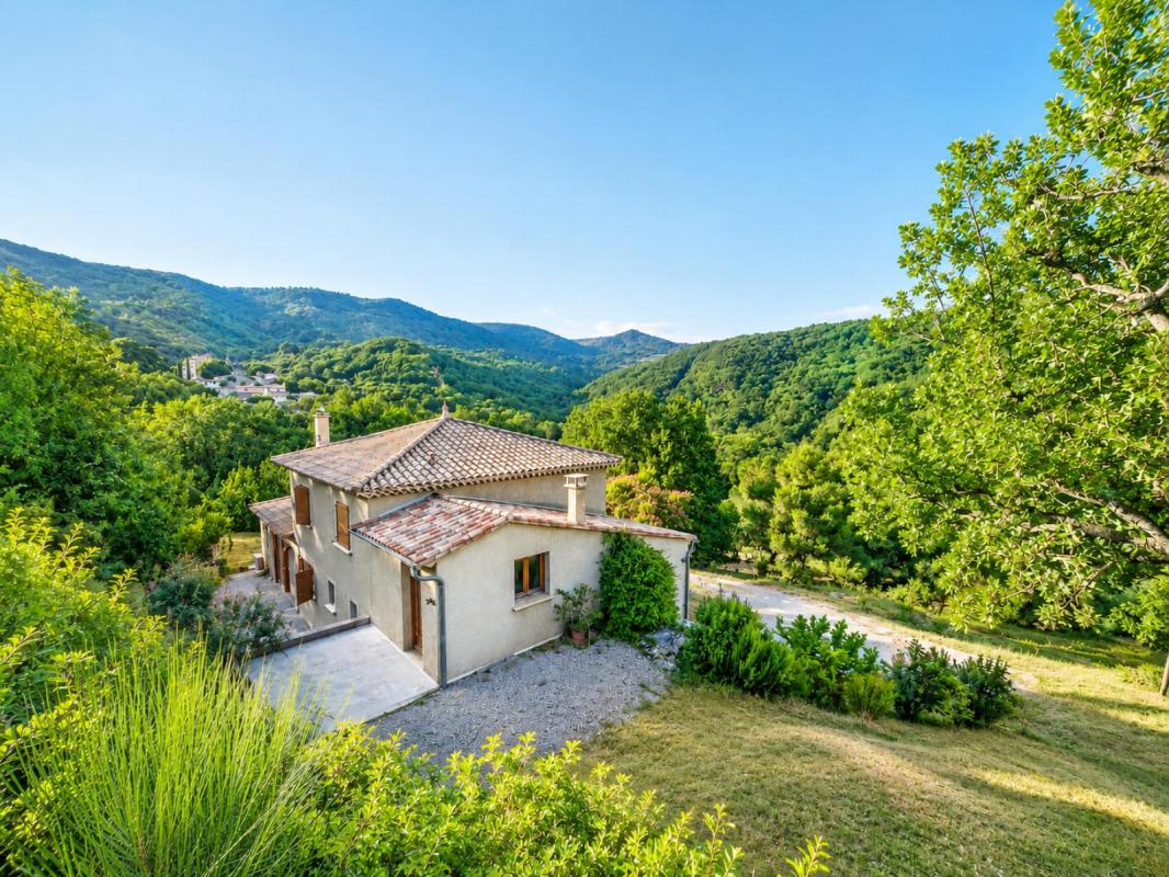 Vente secteur Lodève, villa lumineuse 175 m², 4 chambres, garage, terrasse, sur 15300 m² de terrain