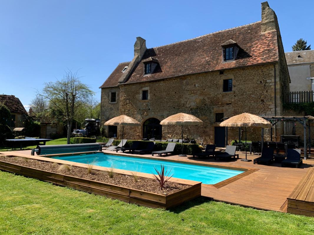 À Vendre MONTGIVRAY (36400) – Maison de Caractère du XVe Siècle avec Piscine et Dépendances