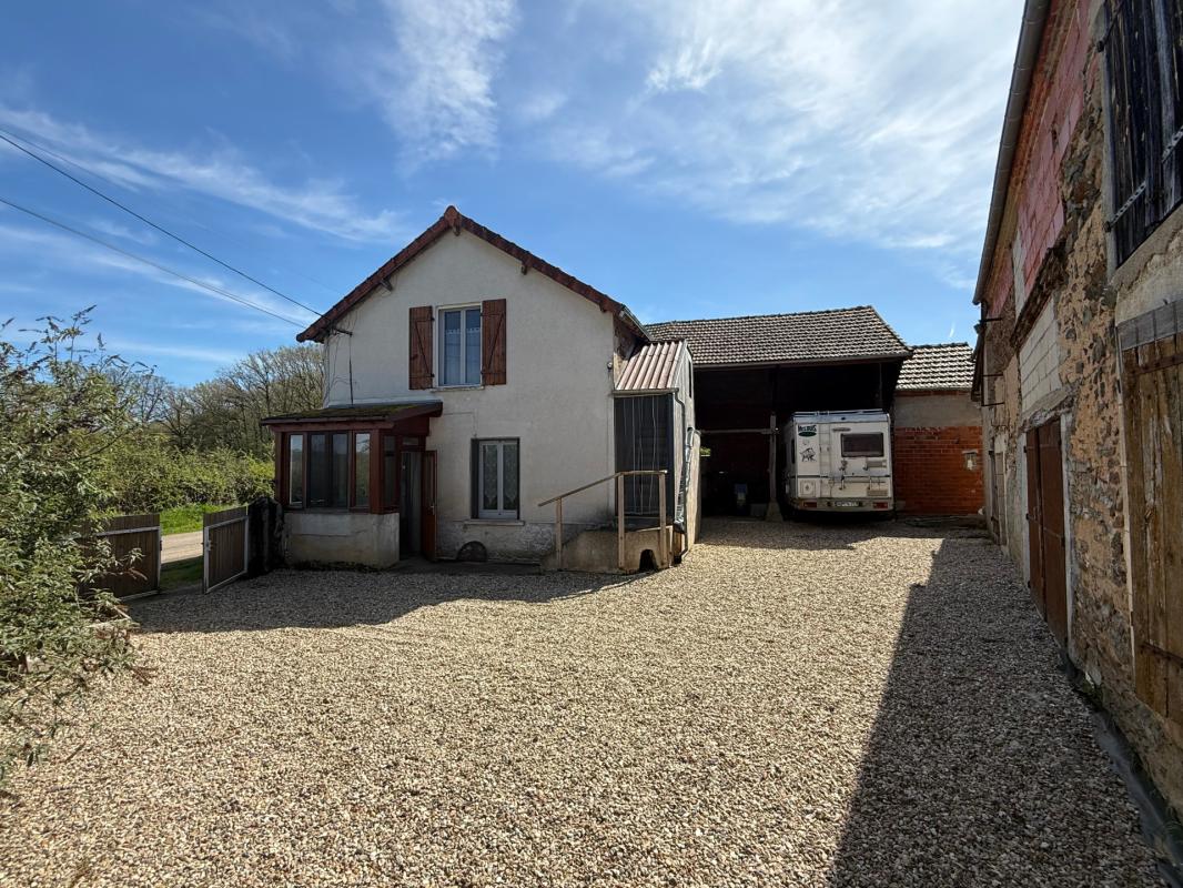 Maison avec grange et terrain
