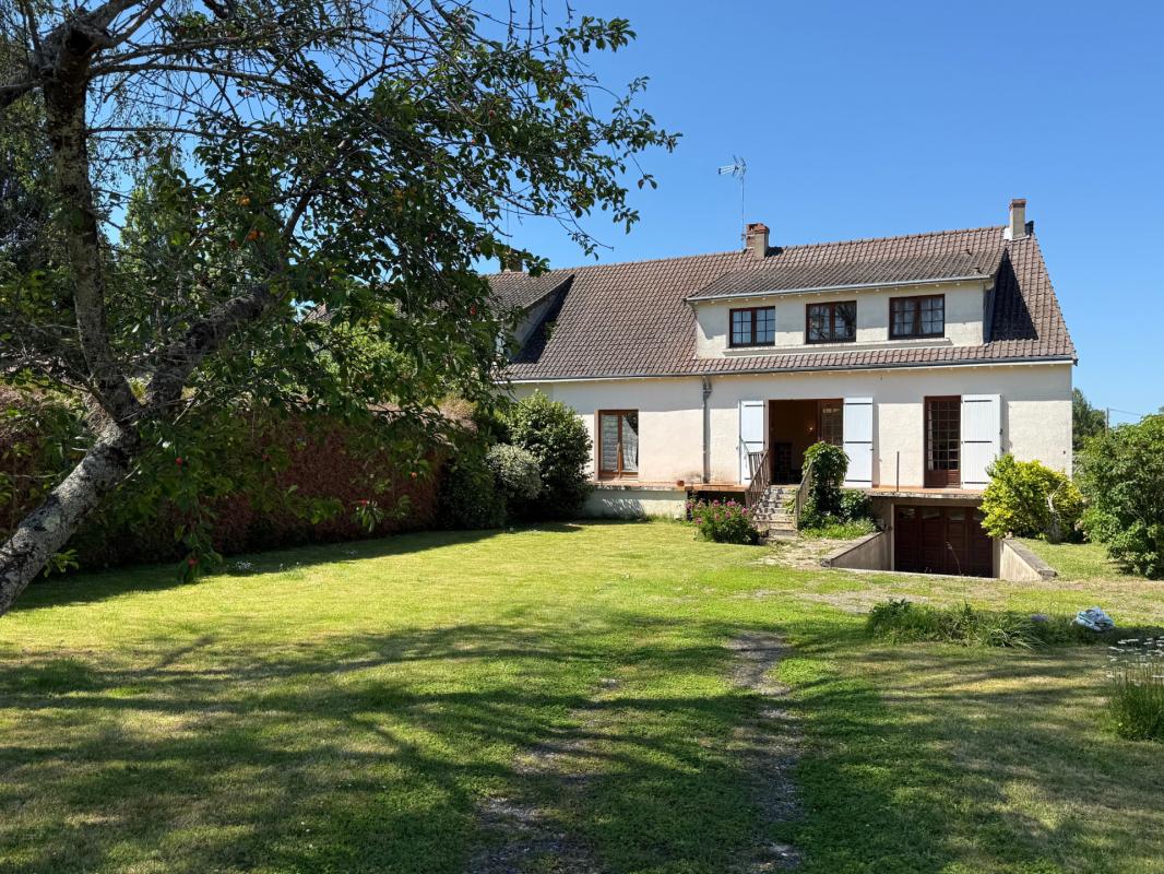 Maison sur sous sol avec jardin
