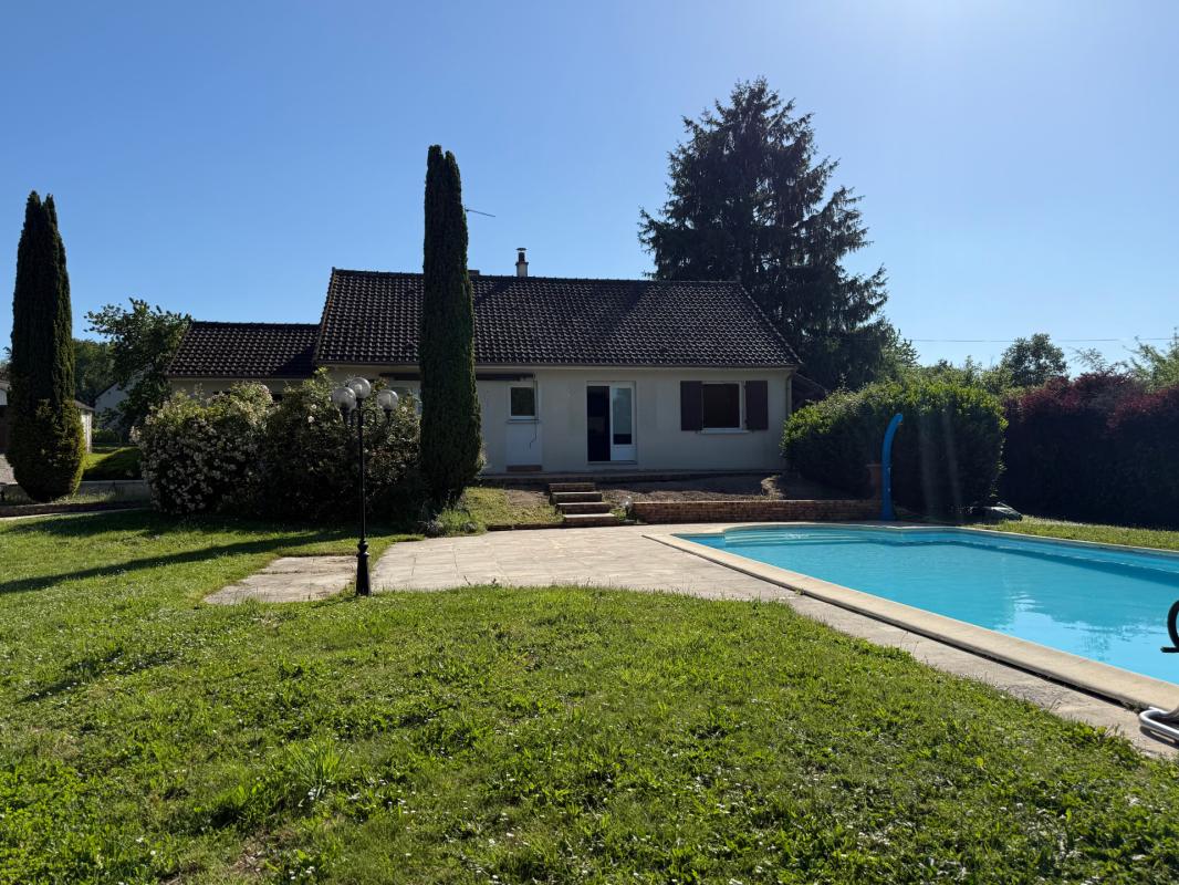 Maison sur sous sol avec piscine