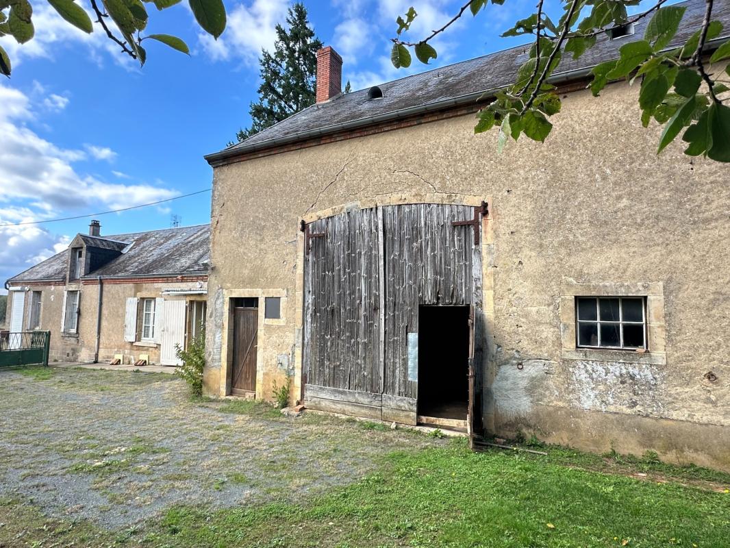 À vendre – Longère avec grange, dépendances et terrain – SARZAY (36230)
