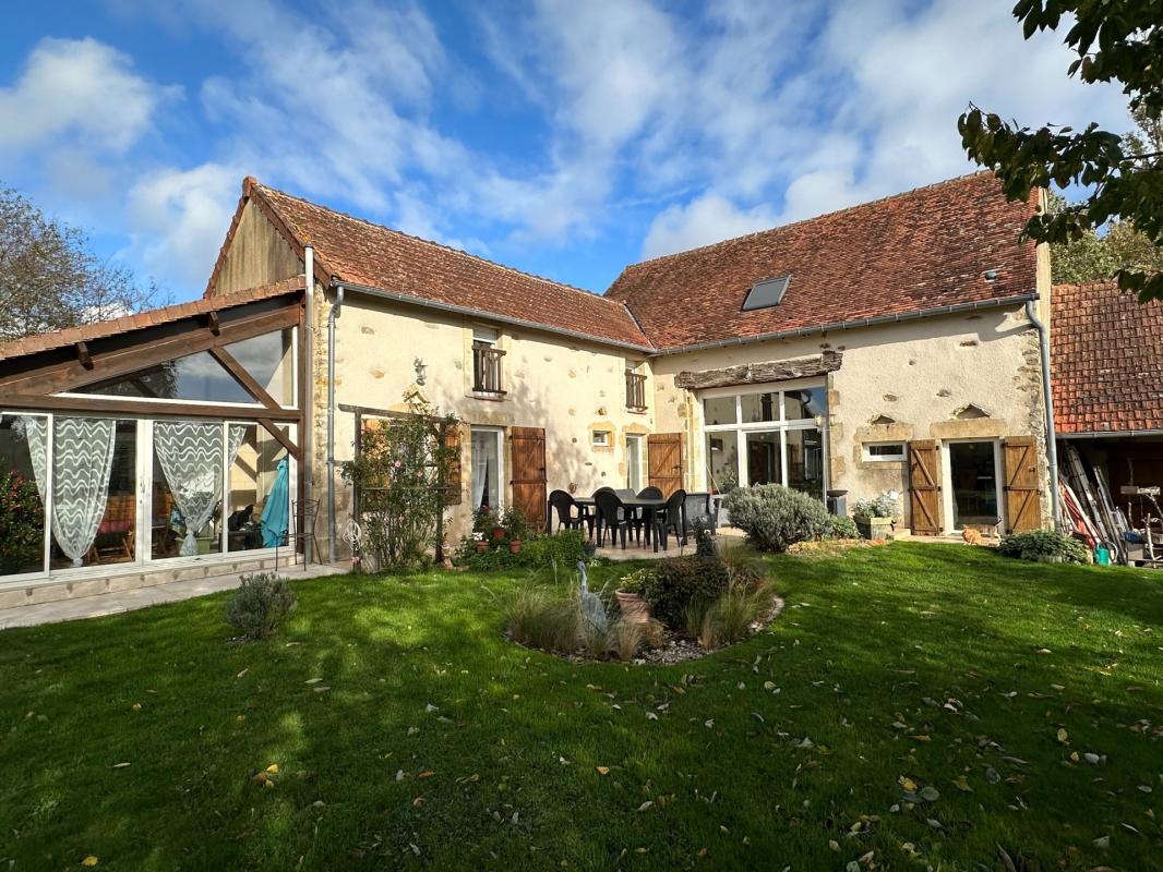 VENTE : maison 7 pièces (170 m²) à CHASSIGNOLLES
