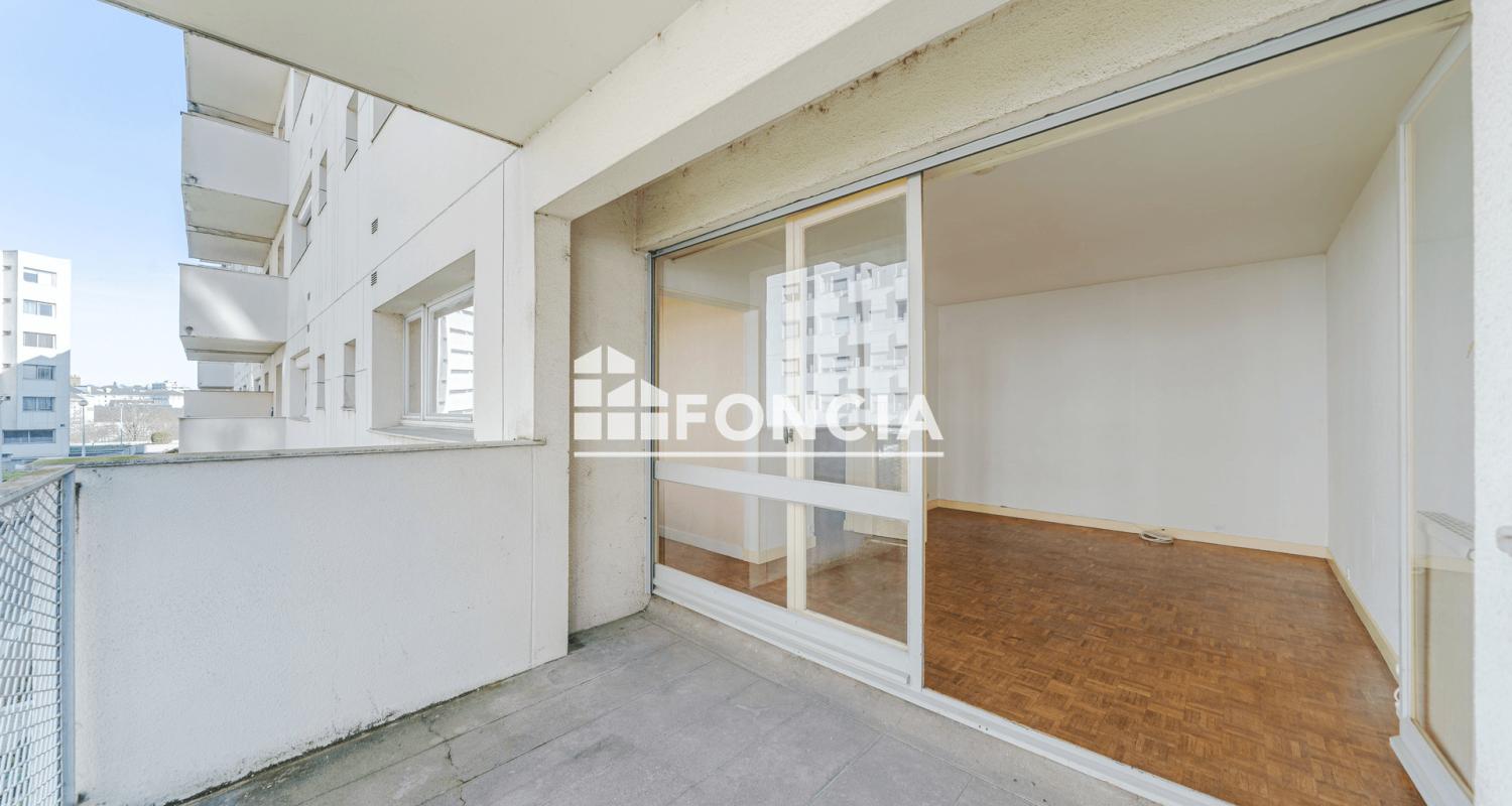TOURS PLACE RABELAIS, AU CALME, IDEALEMENT BIEN PLACE - GRAND APPARTEMENT T1 BIS