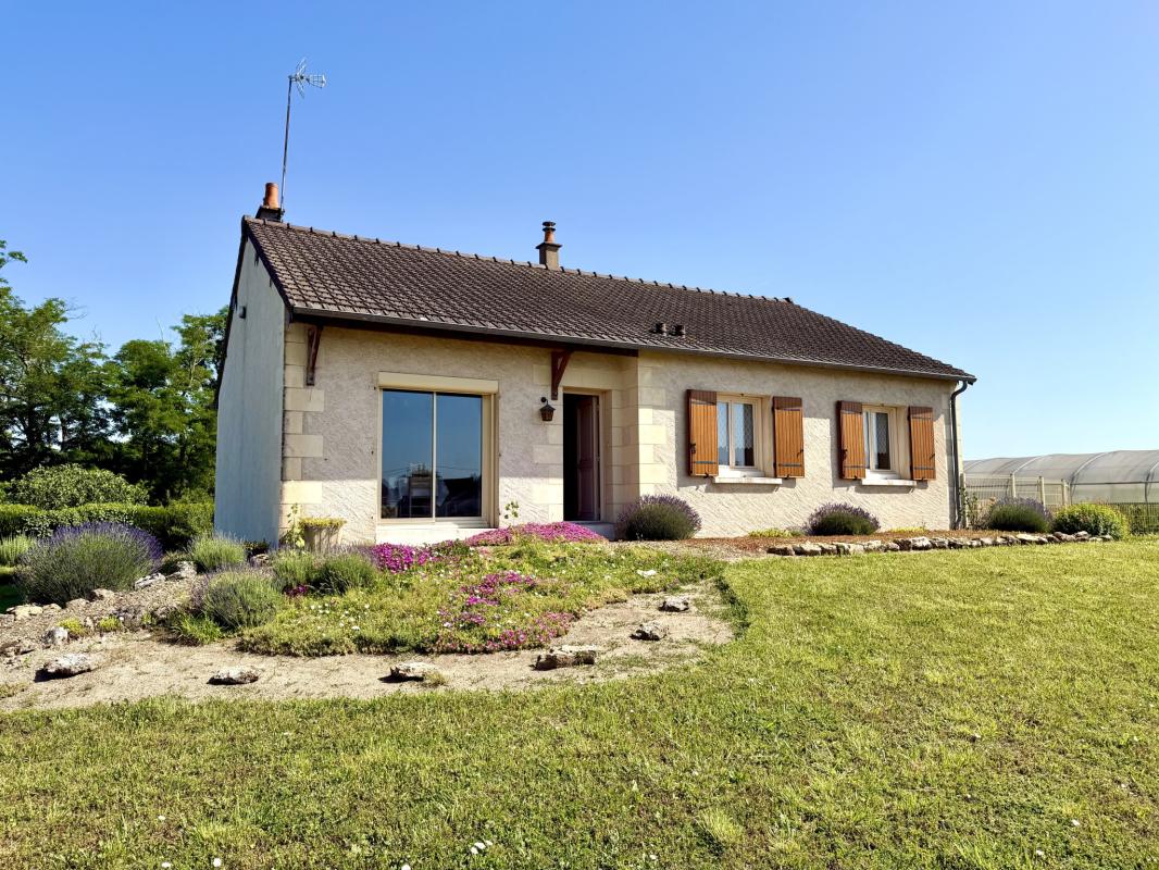 Maison d'habitation avec jardin et garage