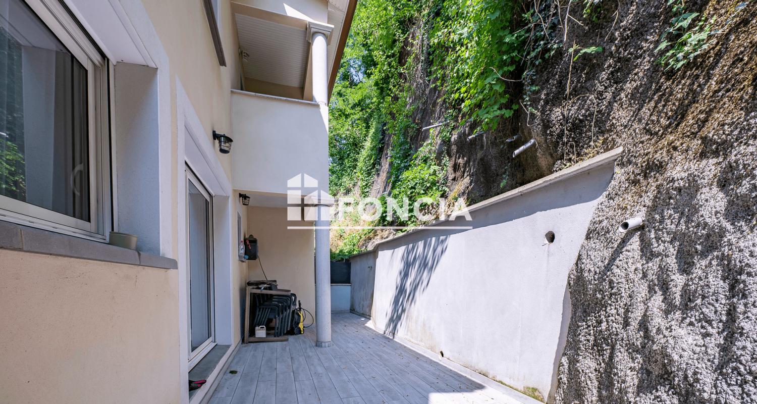 Appartement Duplex 170M2 avec terrasse Vienne direction hôpital
