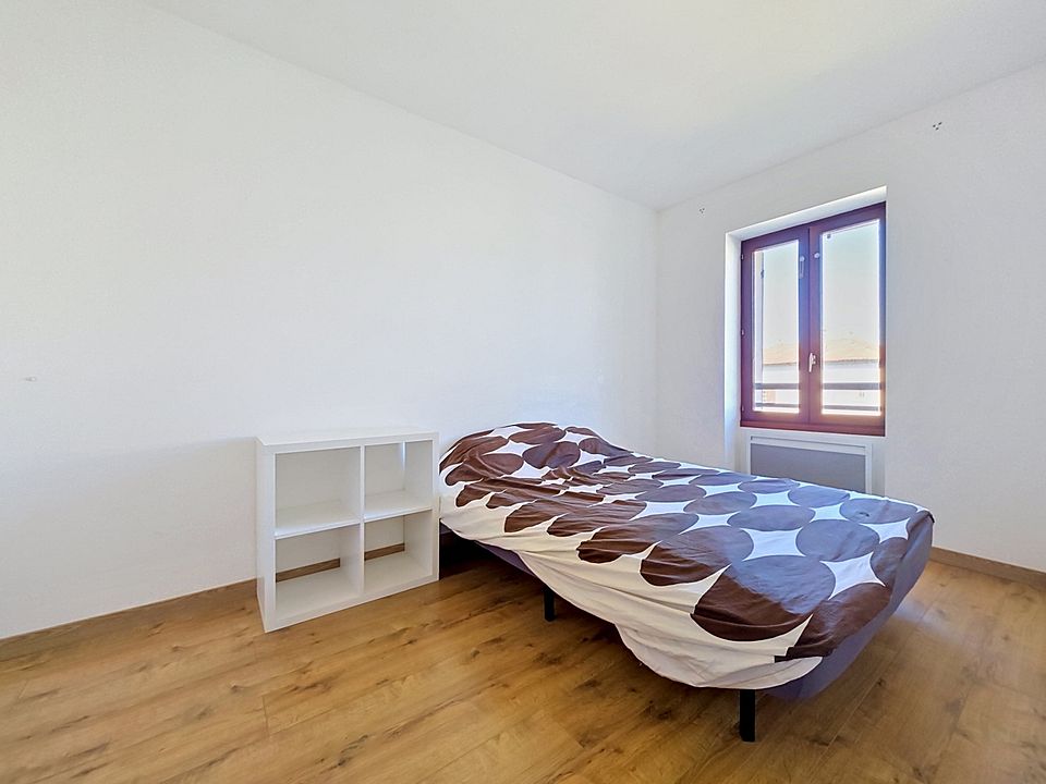 Appartement - 4 Chambres - Buanderie - Cave - Jardin - Au cœur du village - Proche commodités