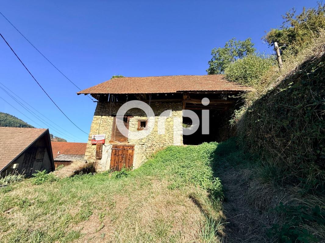 SAINTE-AGNÈS (38190) – GRANGE À RÉNOVER SUR TERRAIN DE 1 180 m²